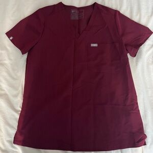 FIGS Catarina One-Pocket Scrub Top in Burgundy